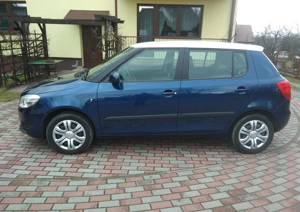 Skoda Fabia cena 21900 przebieg: 43500, rok produkcji 2011 z Konin małe 232